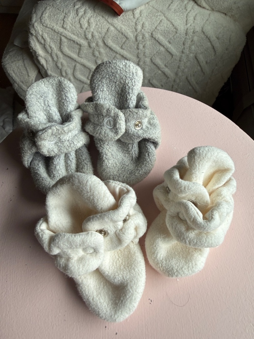 Cozy Zutano Baby Booties - Cream & Light Gray